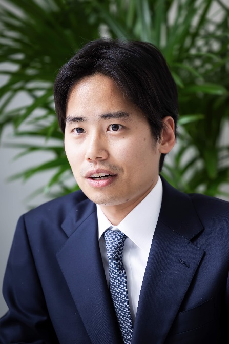 教授: 井上 浩輔